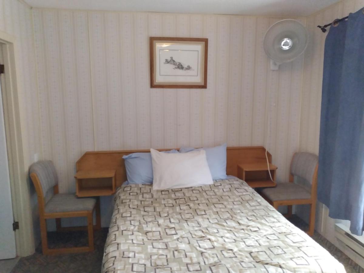 Appletree Inn Radium Hot Springs Dış mekan fotoğraf