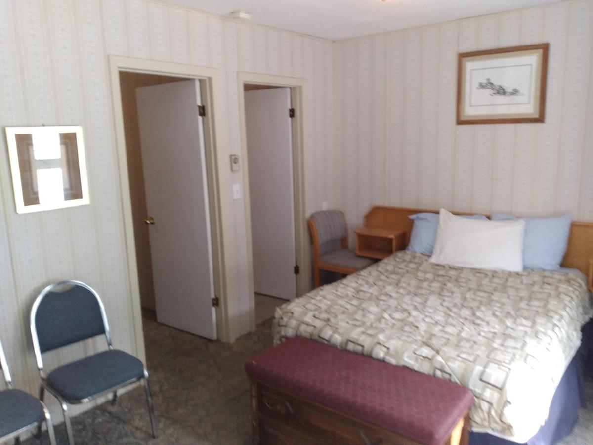 Appletree Inn Radium Hot Springs Dış mekan fotoğraf