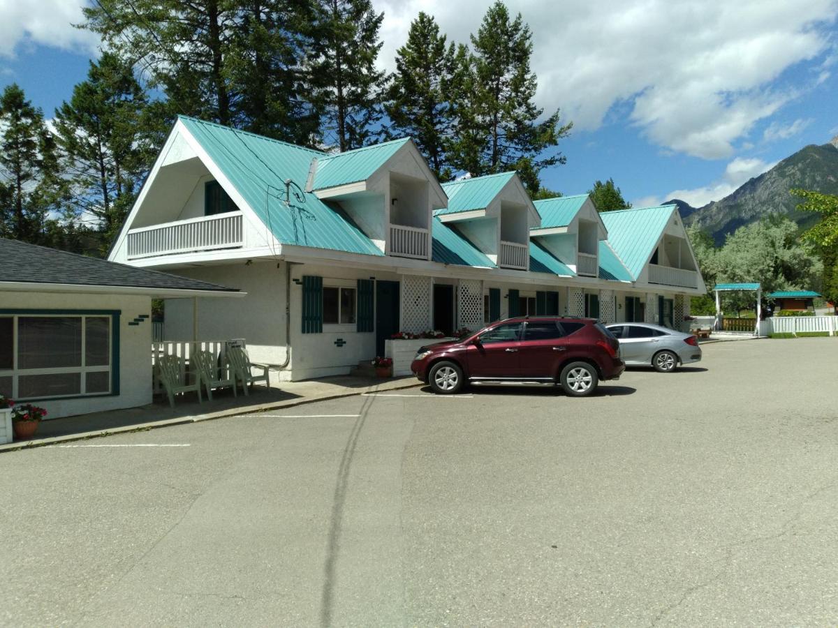 Appletree Inn Radium Hot Springs Dış mekan fotoğraf