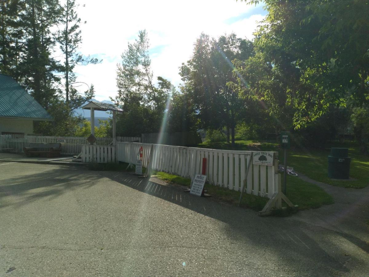 Appletree Inn Radium Hot Springs Dış mekan fotoğraf