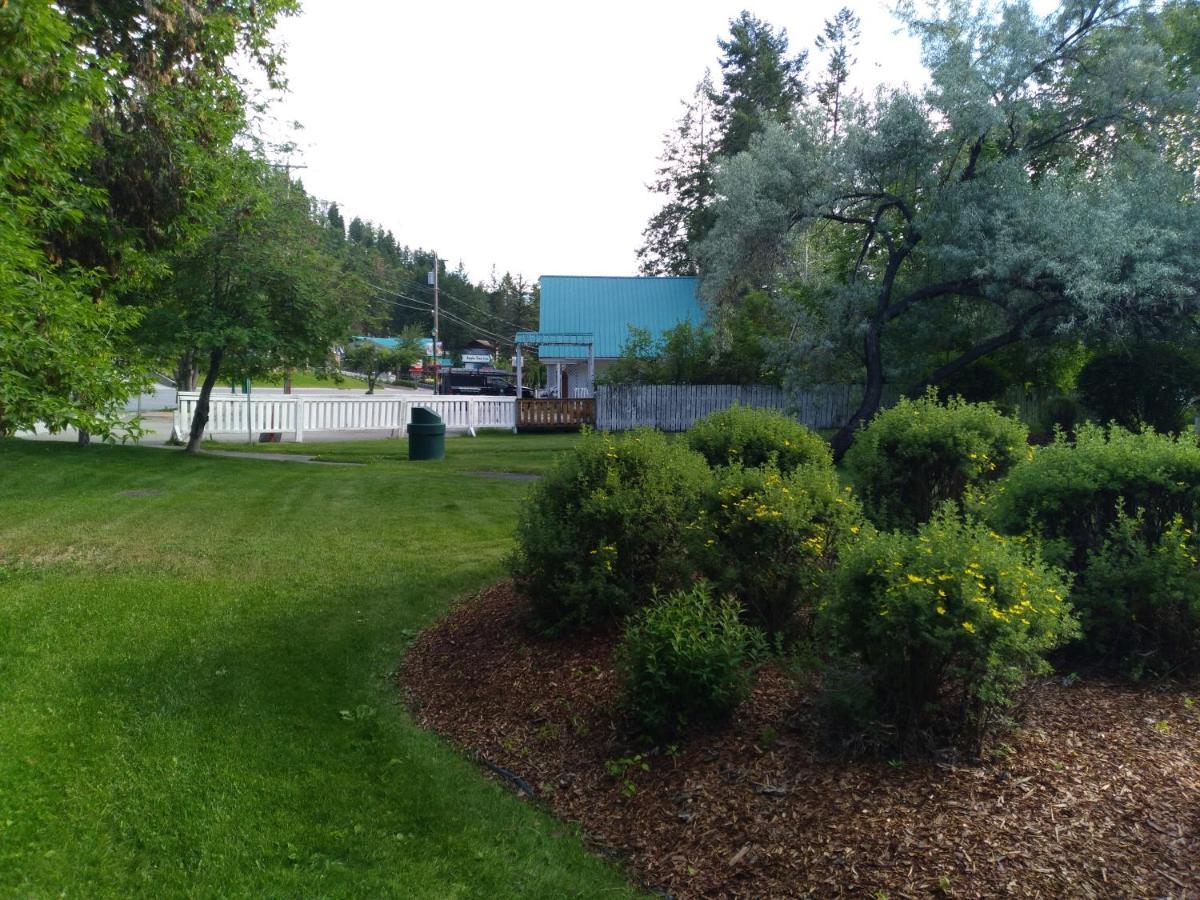 Appletree Inn Radium Hot Springs Dış mekan fotoğraf