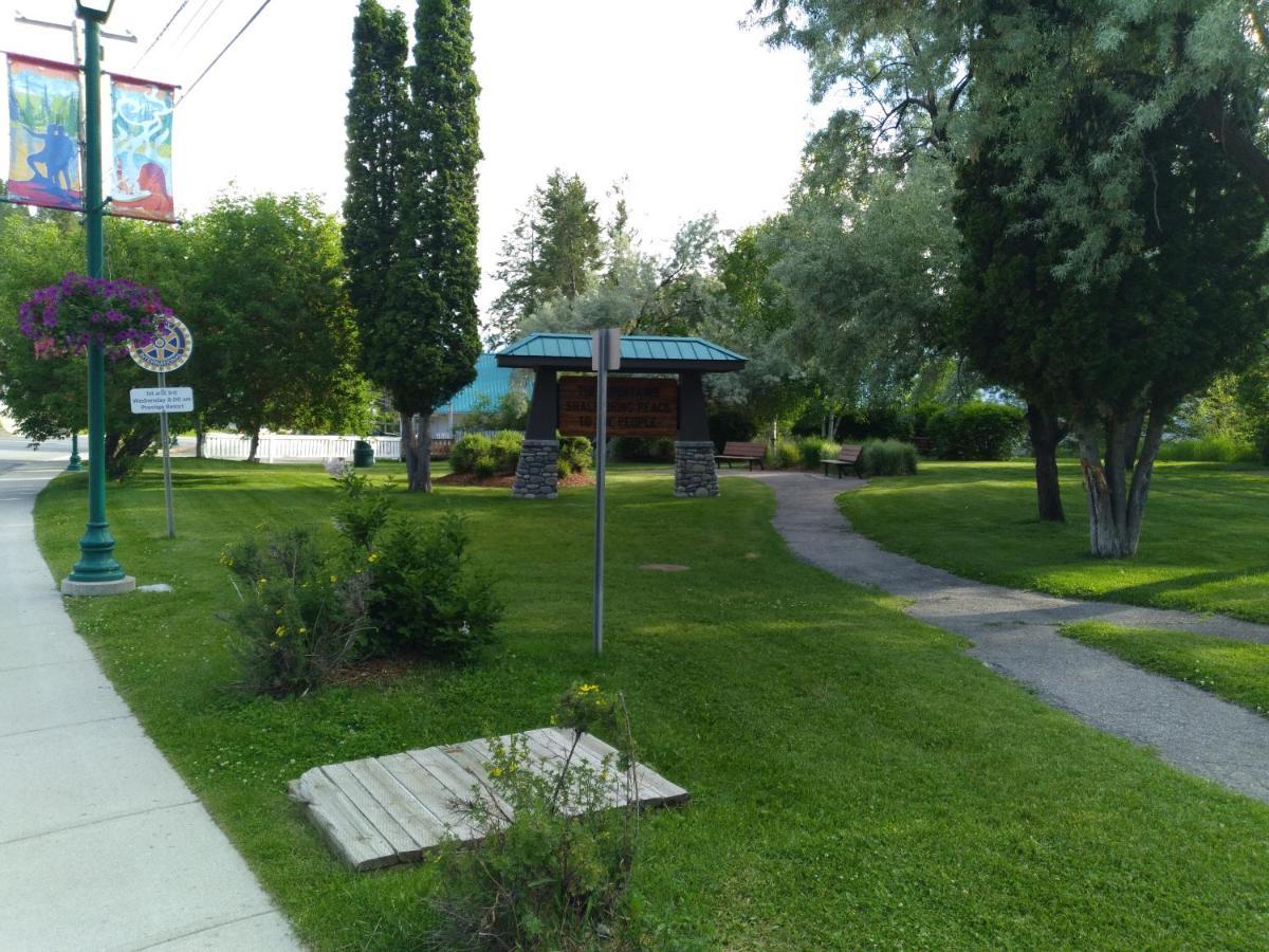 Appletree Inn Radium Hot Springs Dış mekan fotoğraf