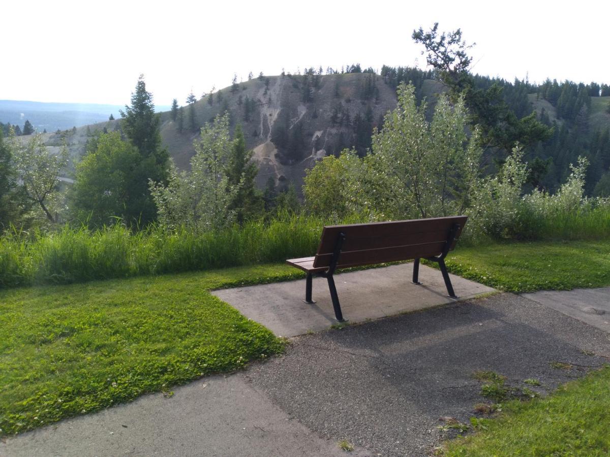 Appletree Inn Radium Hot Springs Dış mekan fotoğraf