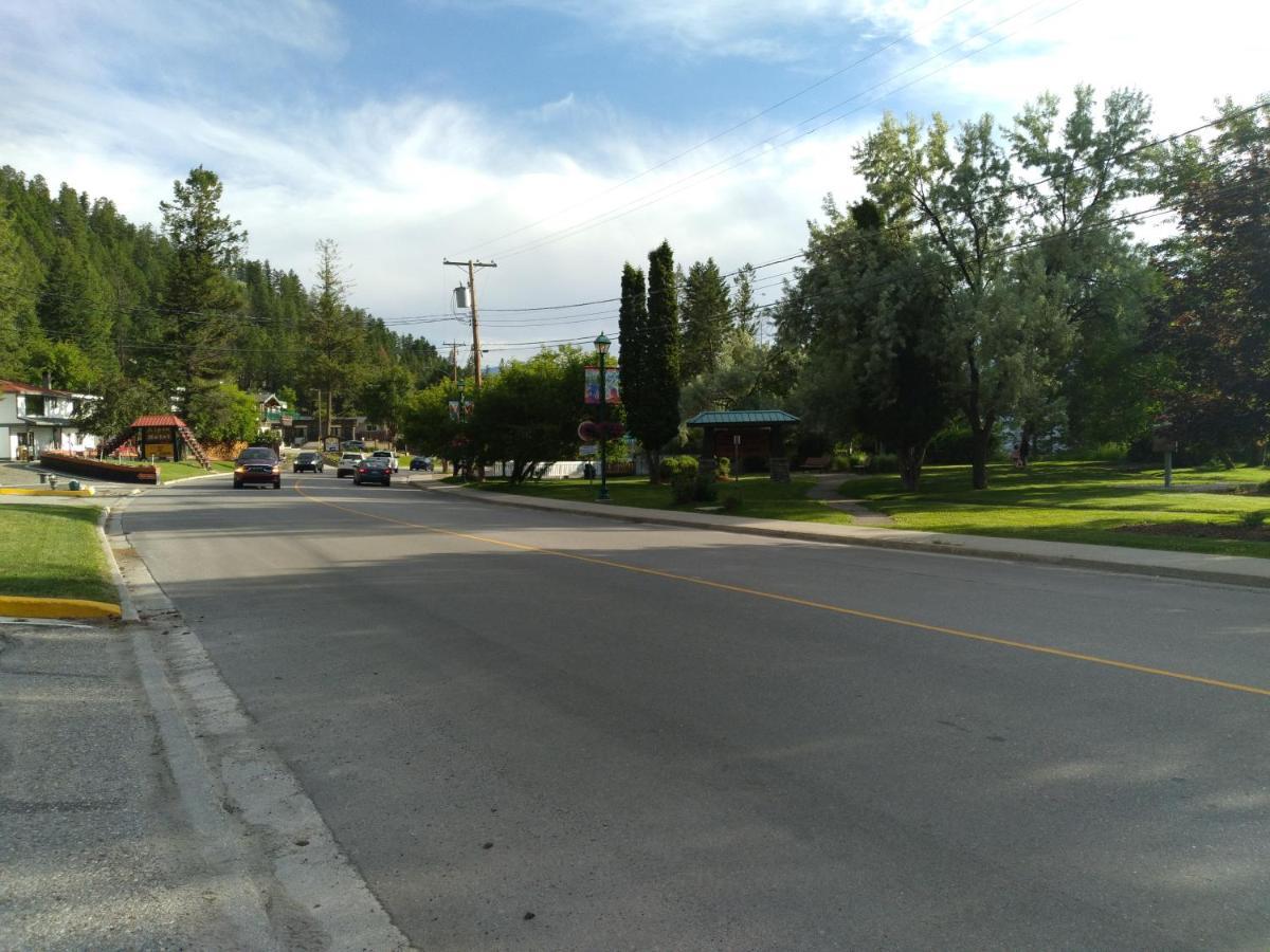 Appletree Inn Radium Hot Springs Dış mekan fotoğraf