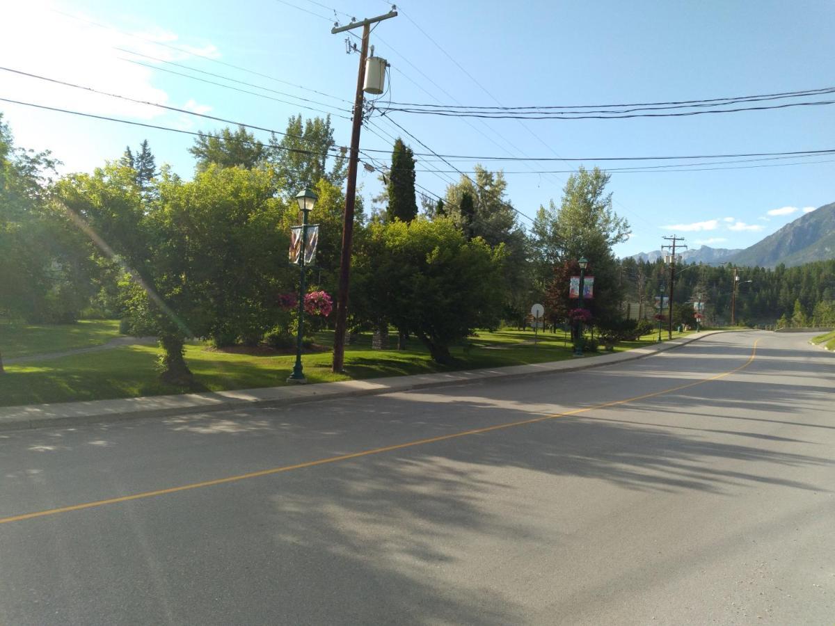 Appletree Inn Radium Hot Springs Dış mekan fotoğraf