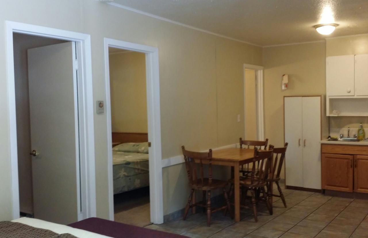 Appletree Inn Radium Hot Springs Dış mekan fotoğraf
