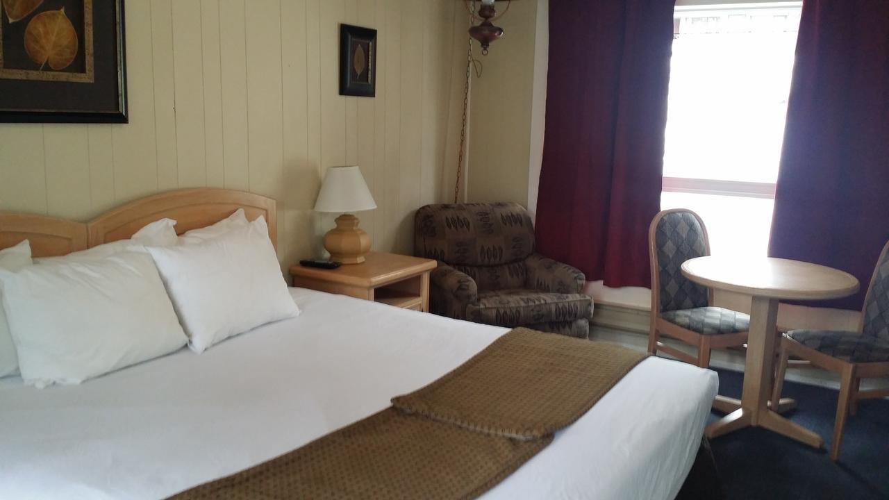 Appletree Inn Radium Hot Springs Dış mekan fotoğraf