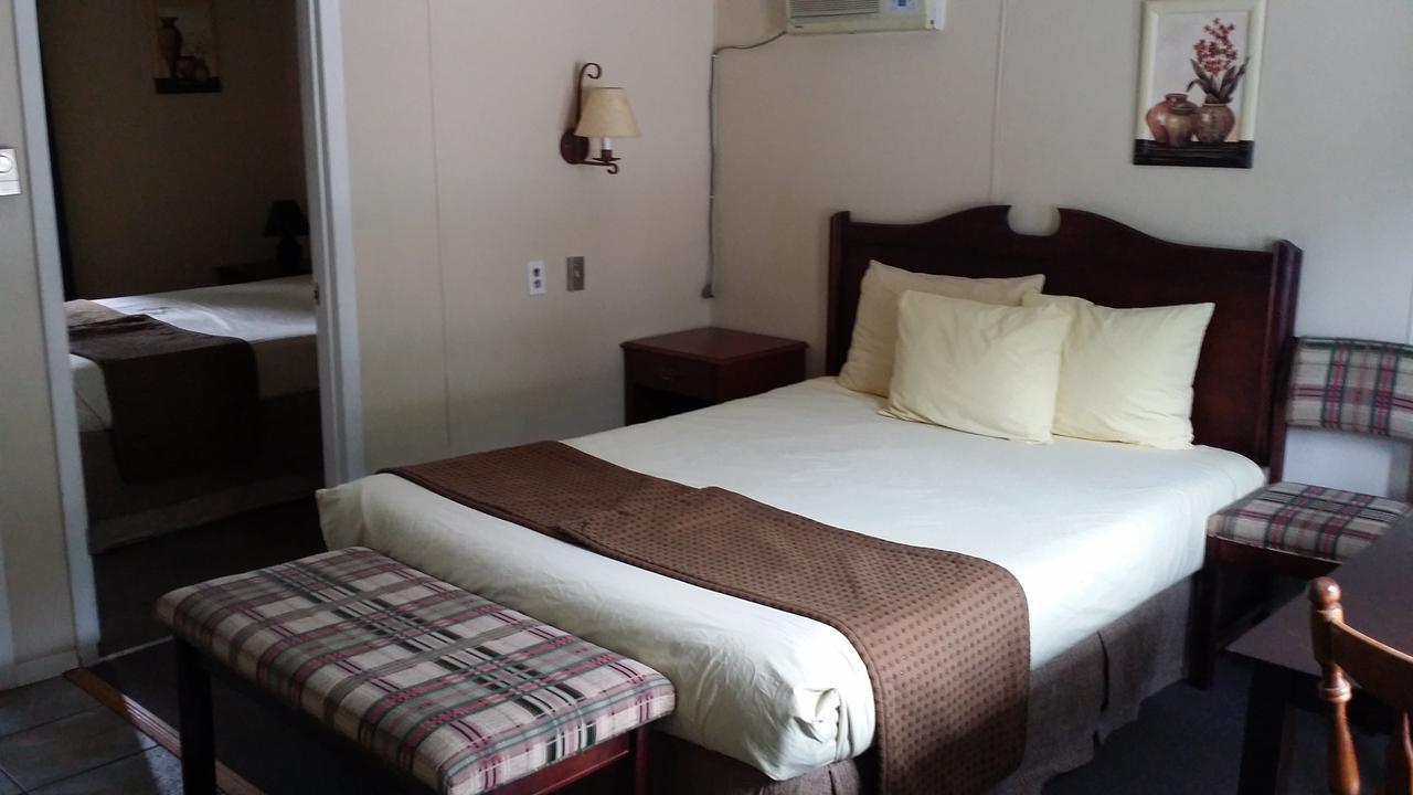 Appletree Inn Radium Hot Springs Dış mekan fotoğraf