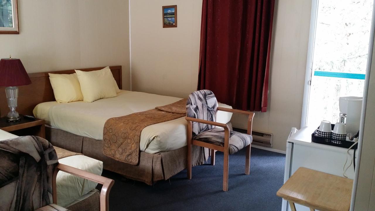 Appletree Inn Radium Hot Springs Dış mekan fotoğraf