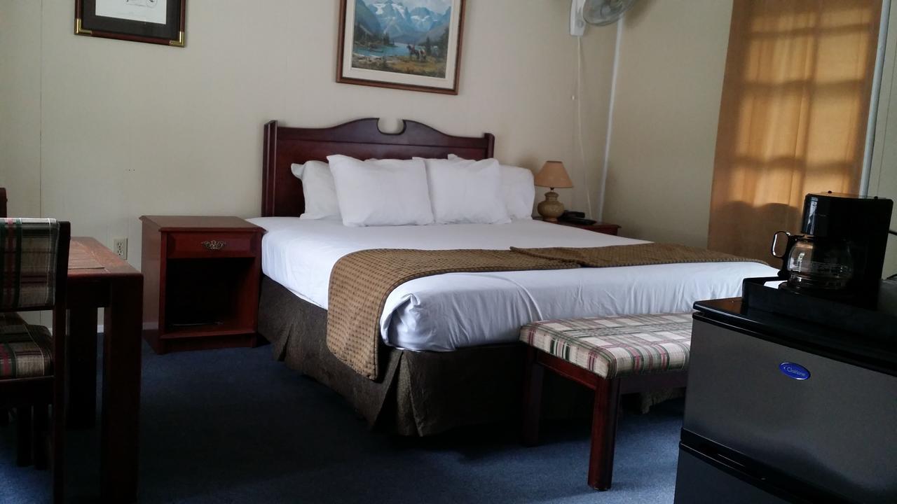 Appletree Inn Radium Hot Springs Dış mekan fotoğraf